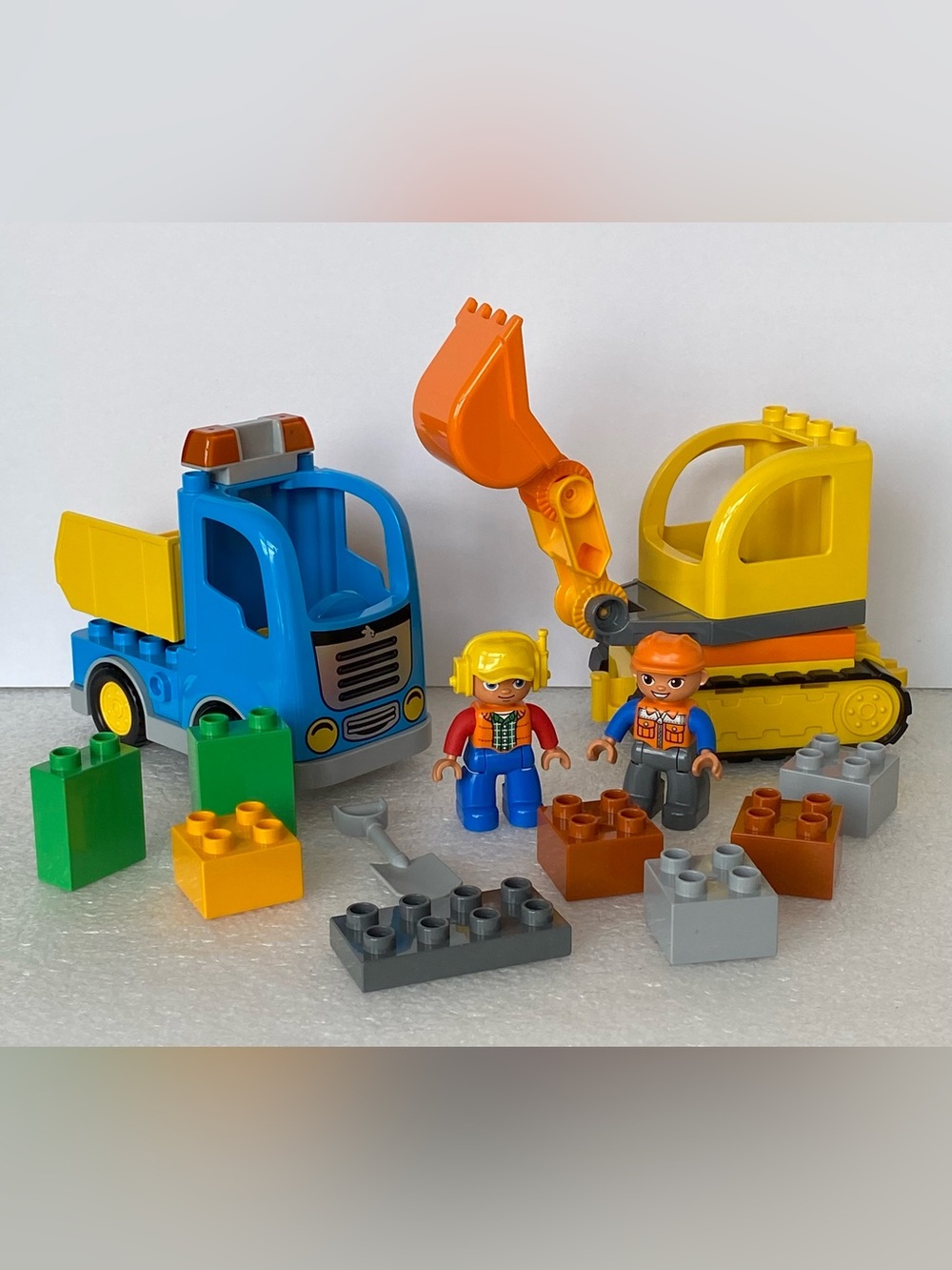 LEGO DUPLO Town Truck & Tracked Excavator
(10812) Construction Set